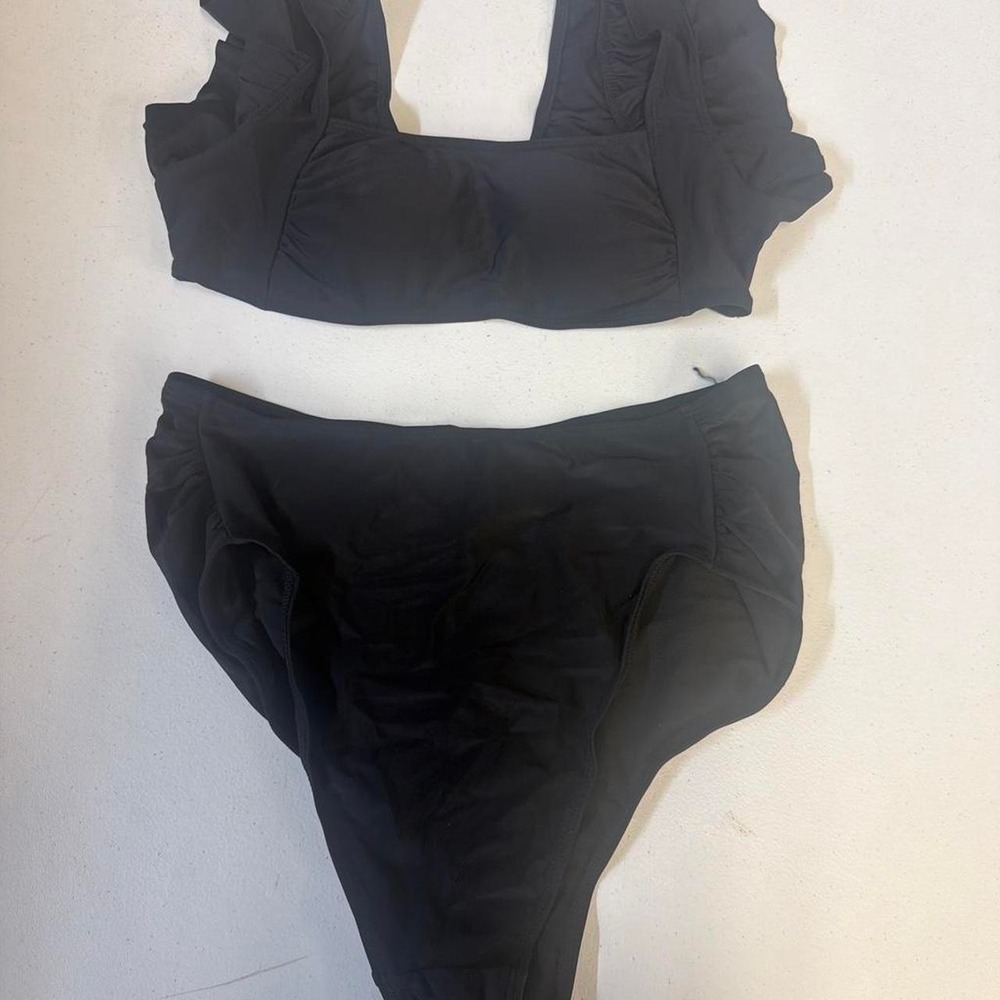 Black Ruffle Two-Piece Bikini Set 🖤 - Picture 3 of 3